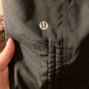 lululemon track joggers, size 6. great condition